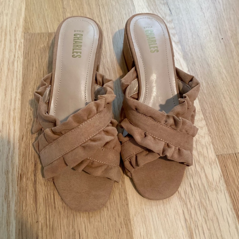Cute small heel sandal